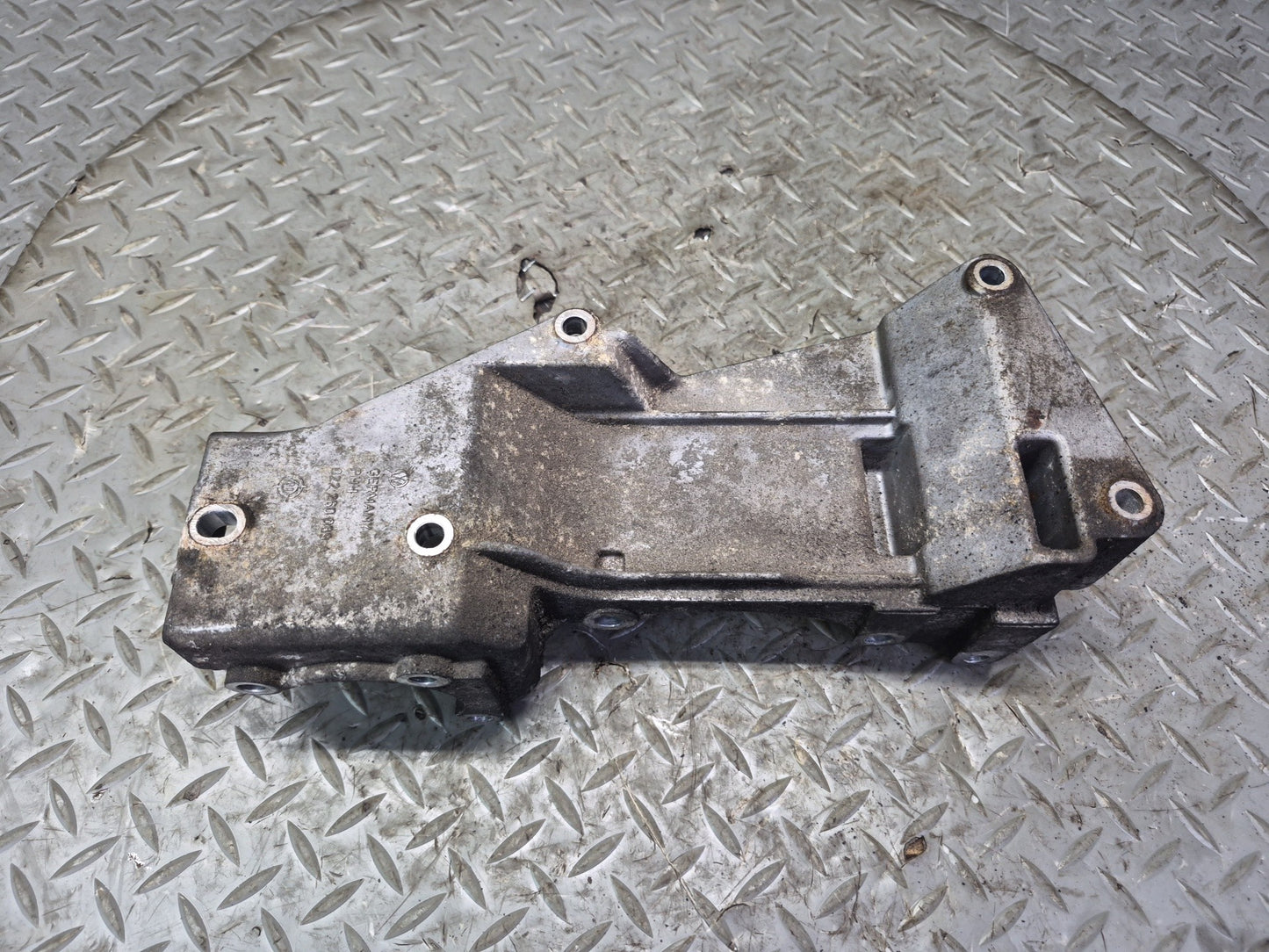 01-03 VW Eurovan T4 2.8L AXK Power Steering Alternator Mounting Bracket OEM