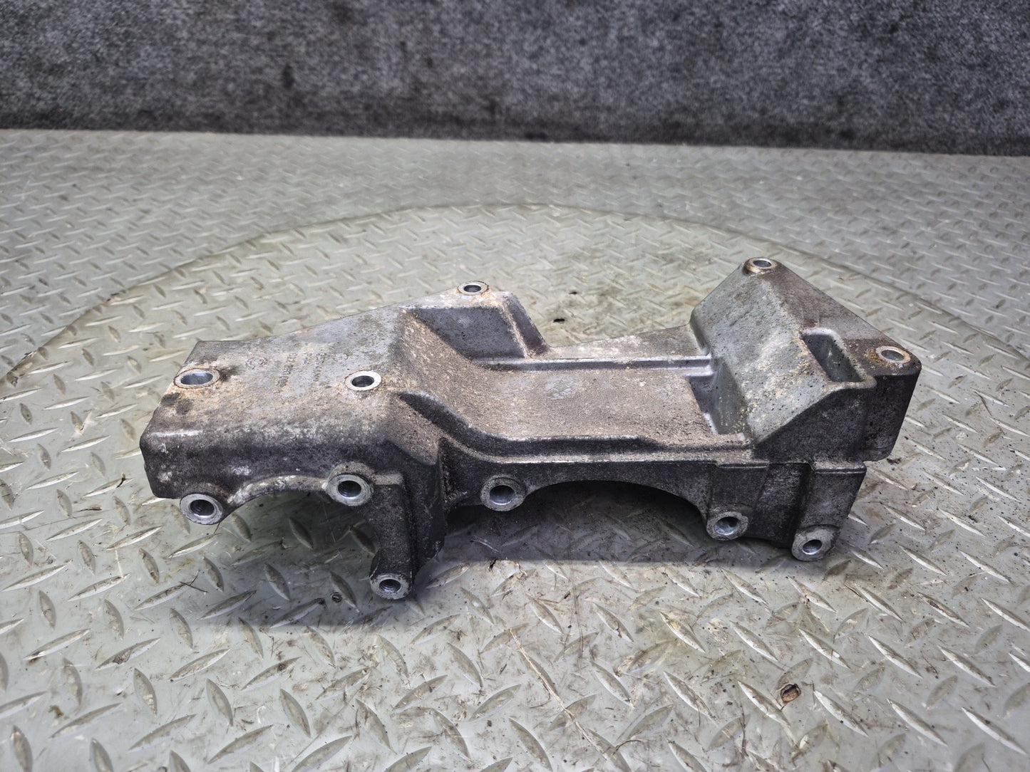 01-03 VW Eurovan T4 2.8L AXK Power Steering Alternator Mounting Bracket OEM