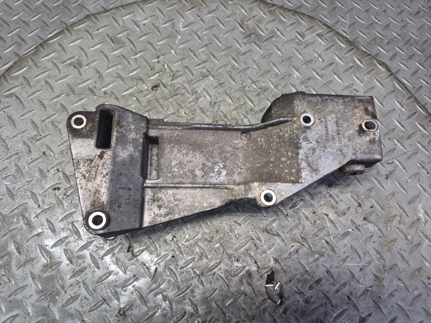 01-03 VW Eurovan T4 2.8L AXK Power Steering Alternator Mounting Bracket OEM