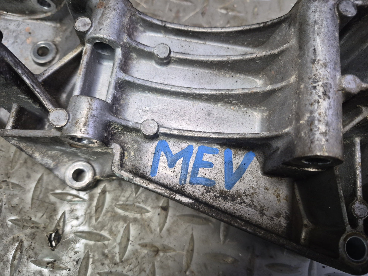 01-03 VW Eurovan T4 2.8L AXK Power Steering Alternator Mounting Bracket OEM