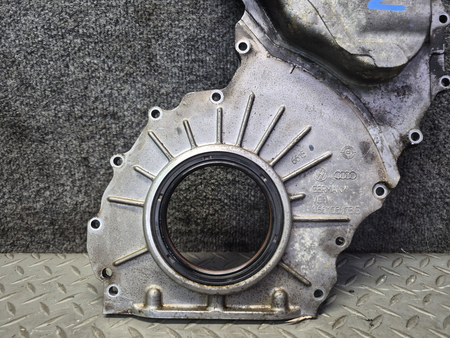 01-03 VW Eurovan T4 2.8L AXK Engine Motor Timing Chain Plate Cover OEM