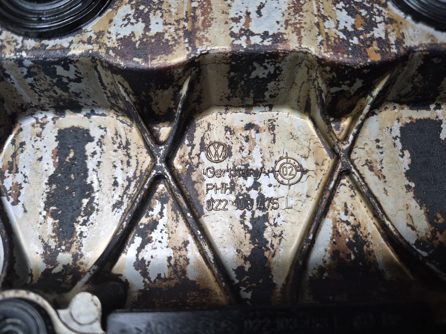 01-03 VW Eurovan T4 2.8L AXK Engine Cylinder Head Valve Cover w Oil Neck OEM