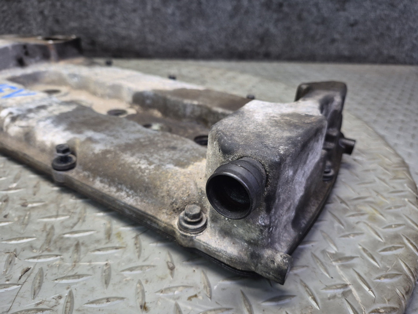 01-03 VW Eurovan T4 2.8L AXK Engine Cylinder Head Valve Cover w Oil Neck OEM