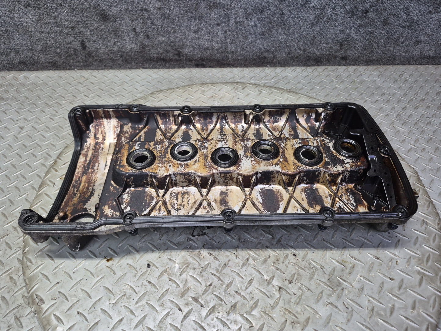 01-03 VW Eurovan T4 2.8L AXK Engine Cylinder Head Valve Cover w Oil Neck OEM
