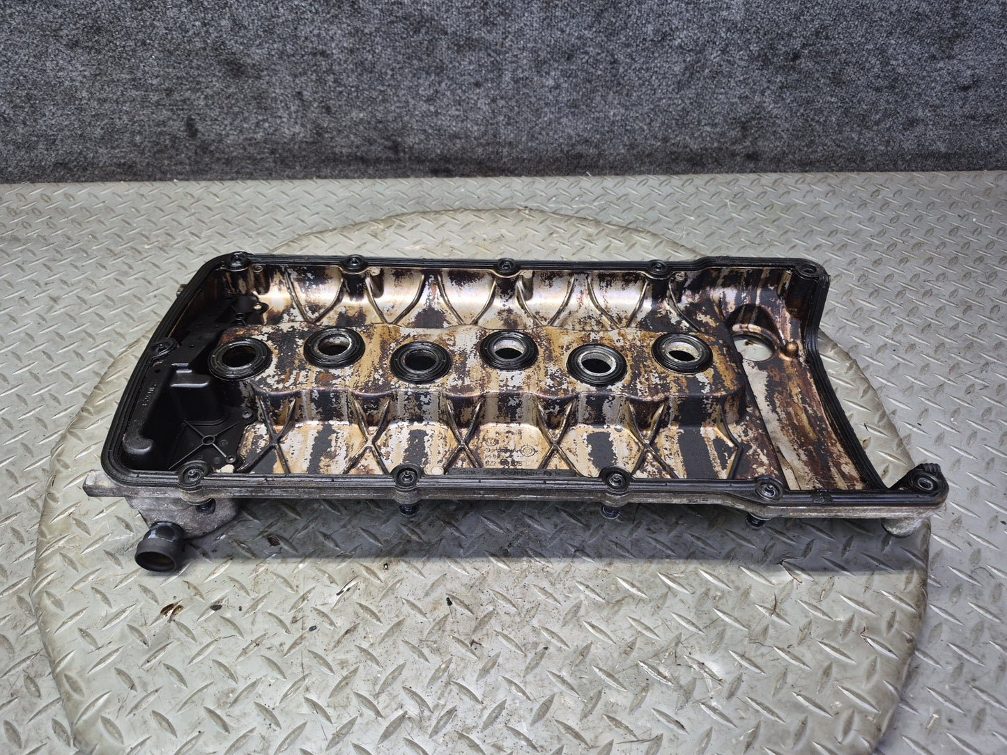 01-03 VW Eurovan T4 2.8L AXK Engine Cylinder Head Valve Cover w Oil Neck OEM