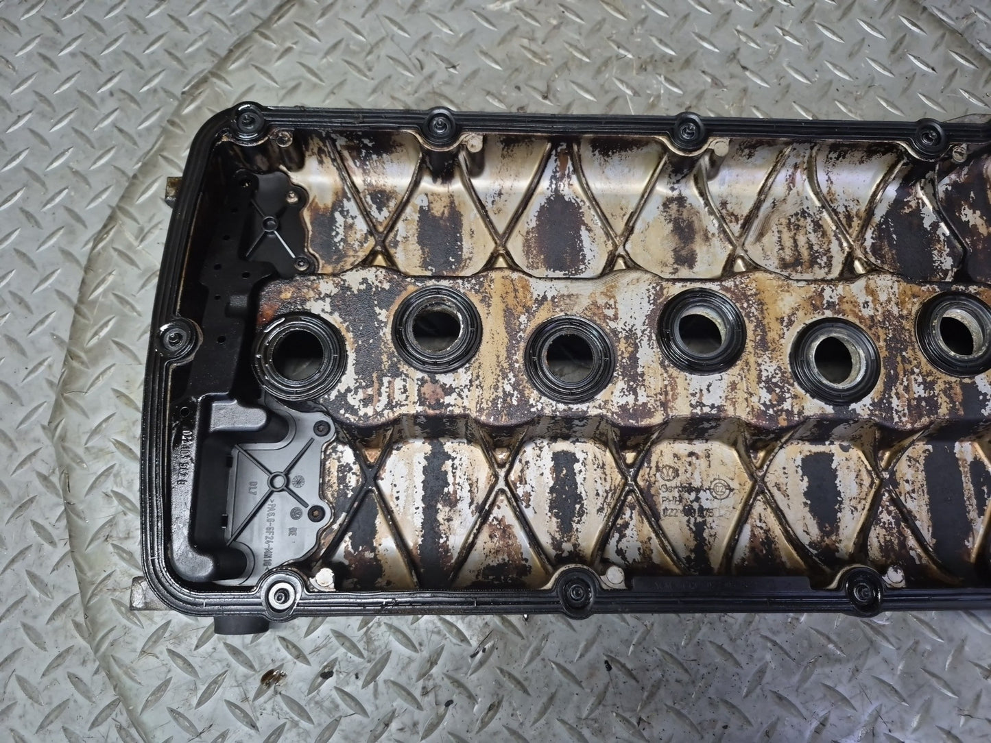 01-03 VW Eurovan T4 2.8L AXK Engine Cylinder Head Valve Cover w Oil Neck OEM