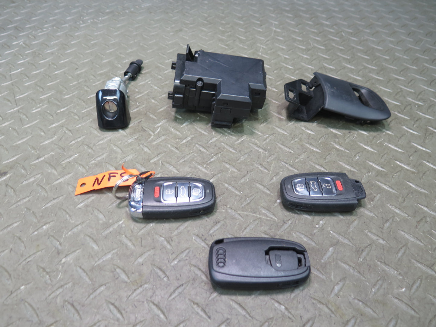 08-16 Audi S5 B8 Ignition Switch w Trim & Door Lock Cilinder KEY FOB Vallet Set