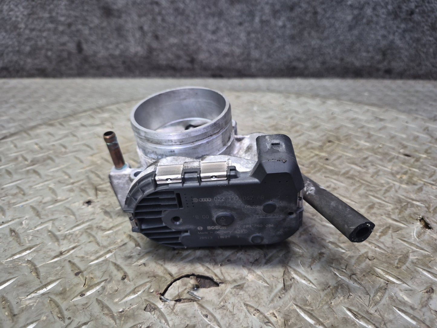 01-03 VW Eurovan T4 2.8L Engine Throttle Body 022133062AB OEM