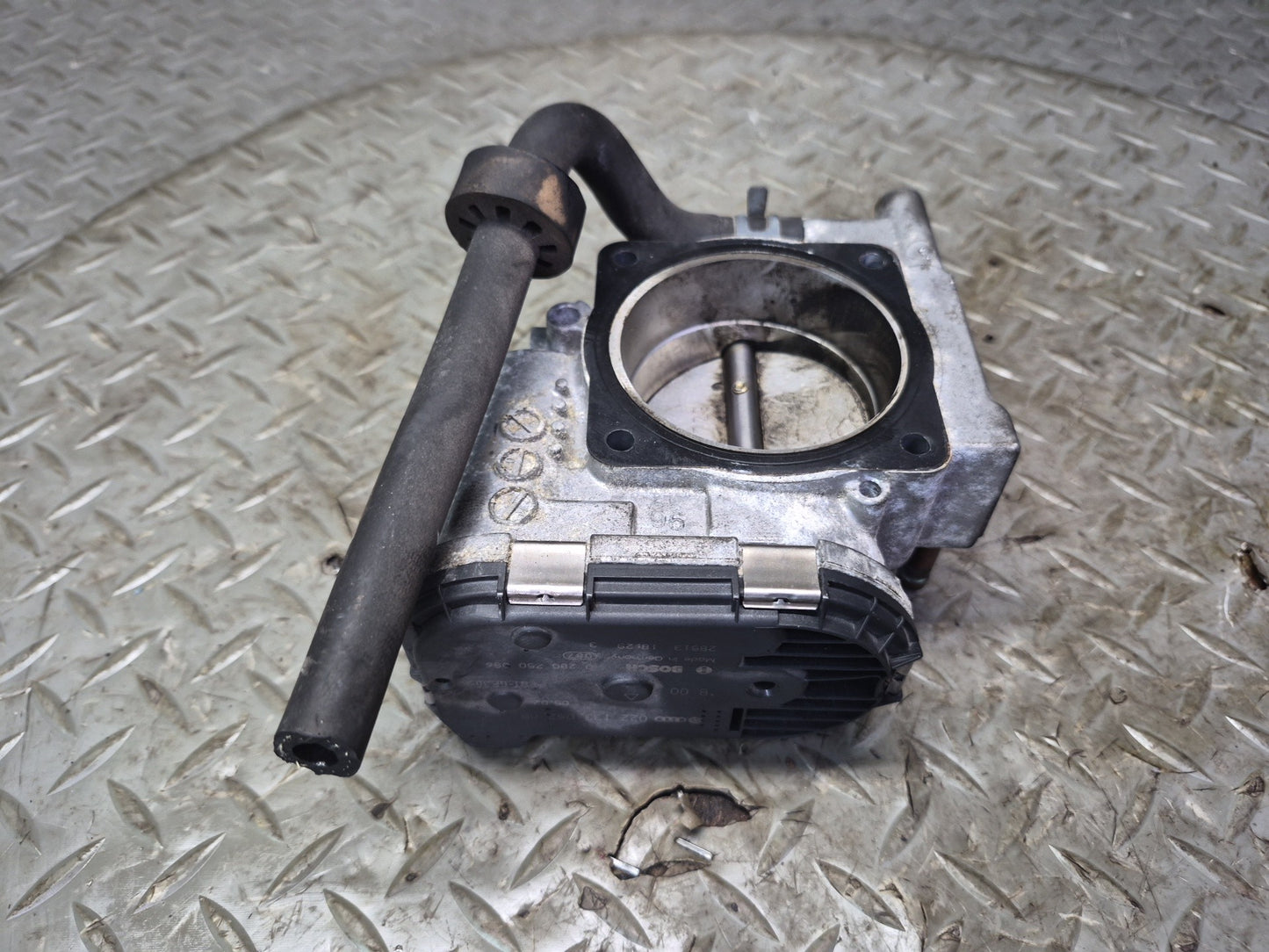 01-03 VW Eurovan T4 2.8L Engine Throttle Body 022133062AB OEM