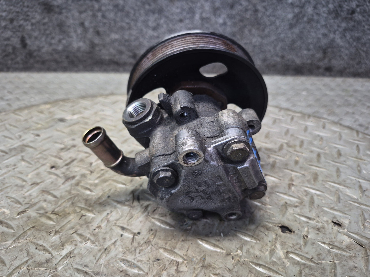 01-03 VW Eurovan T4 2.8L Power Steering Pump w Pulley OEM