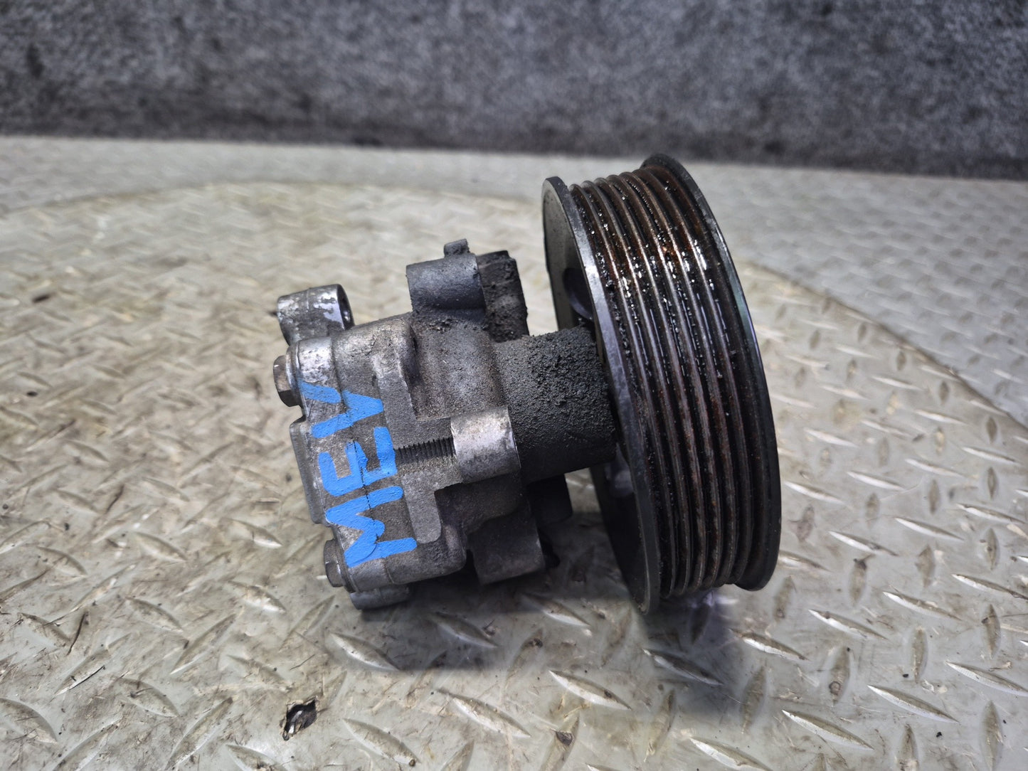 01-03 VW Eurovan T4 2.8L Power Steering Pump w Pulley OEM