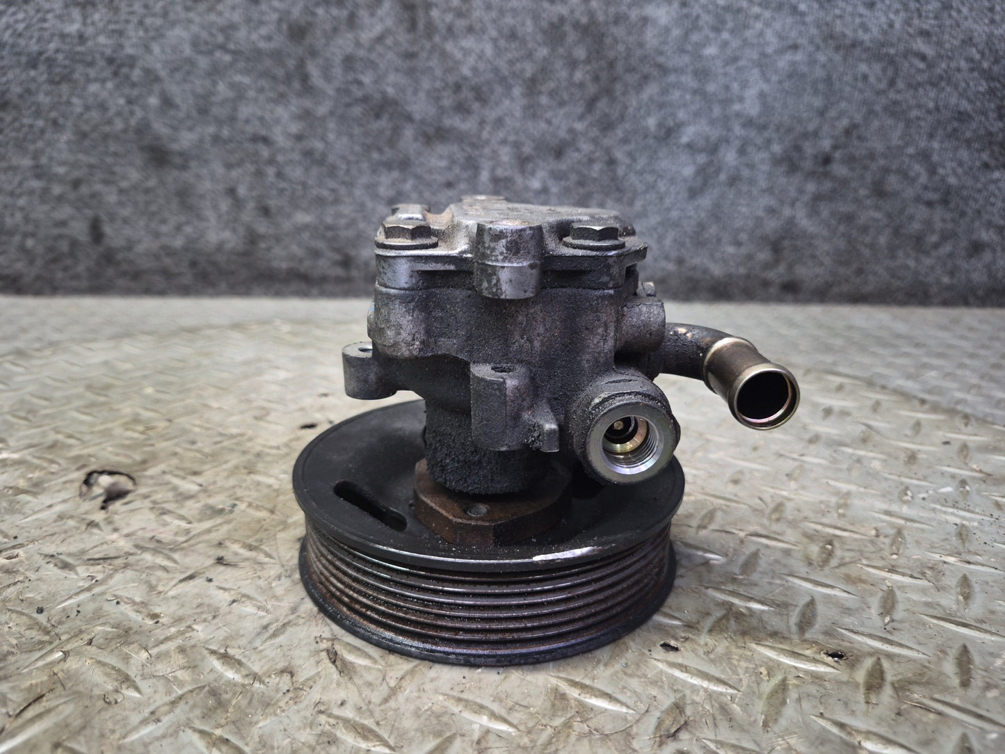 01-03 VW Eurovan T4 2.8L Power Steering Pump w Pulley OEM