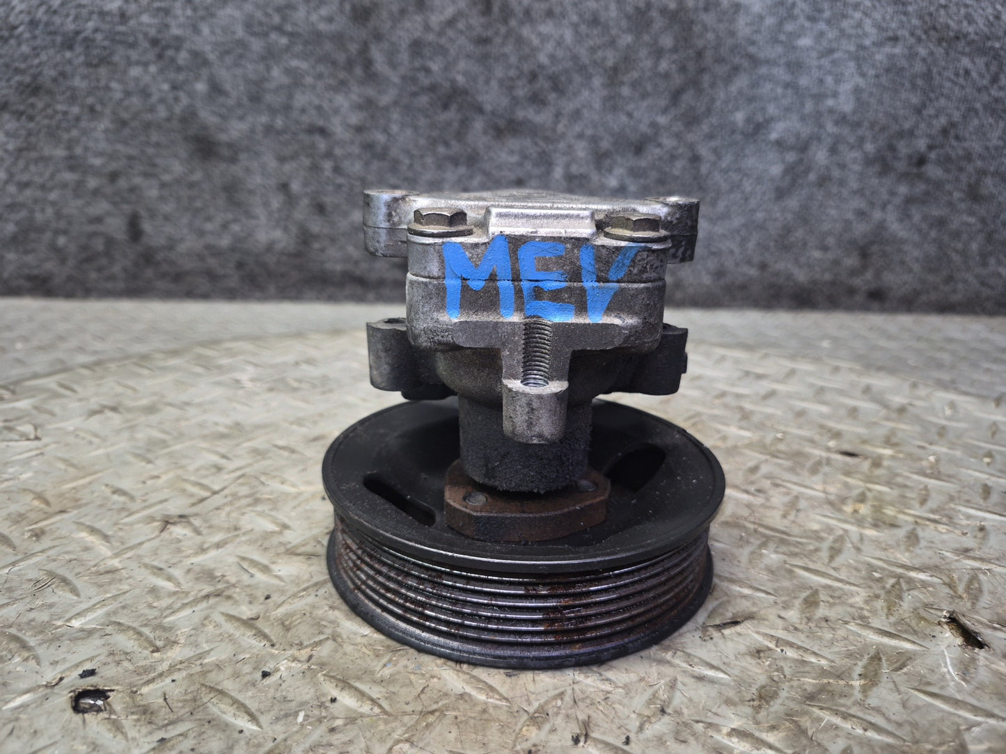 01-03 VW Eurovan T4 2.8L Power Steering Pump w Pulley OEM