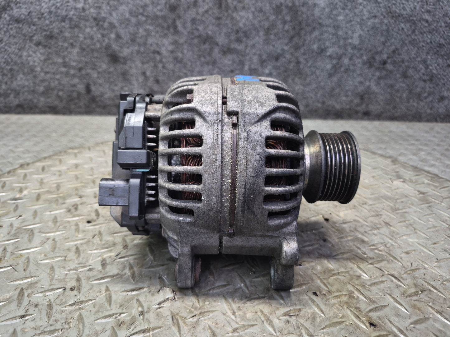 01-03 VW Eurovan T4 2.8L Engine Motor Alternator Generator OEM