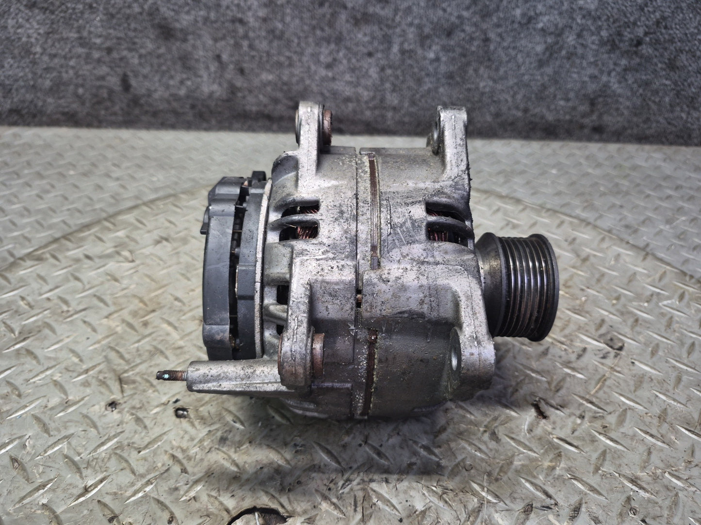 01-03 VW Eurovan T4 2.8L Engine Motor Alternator Generator OEM
