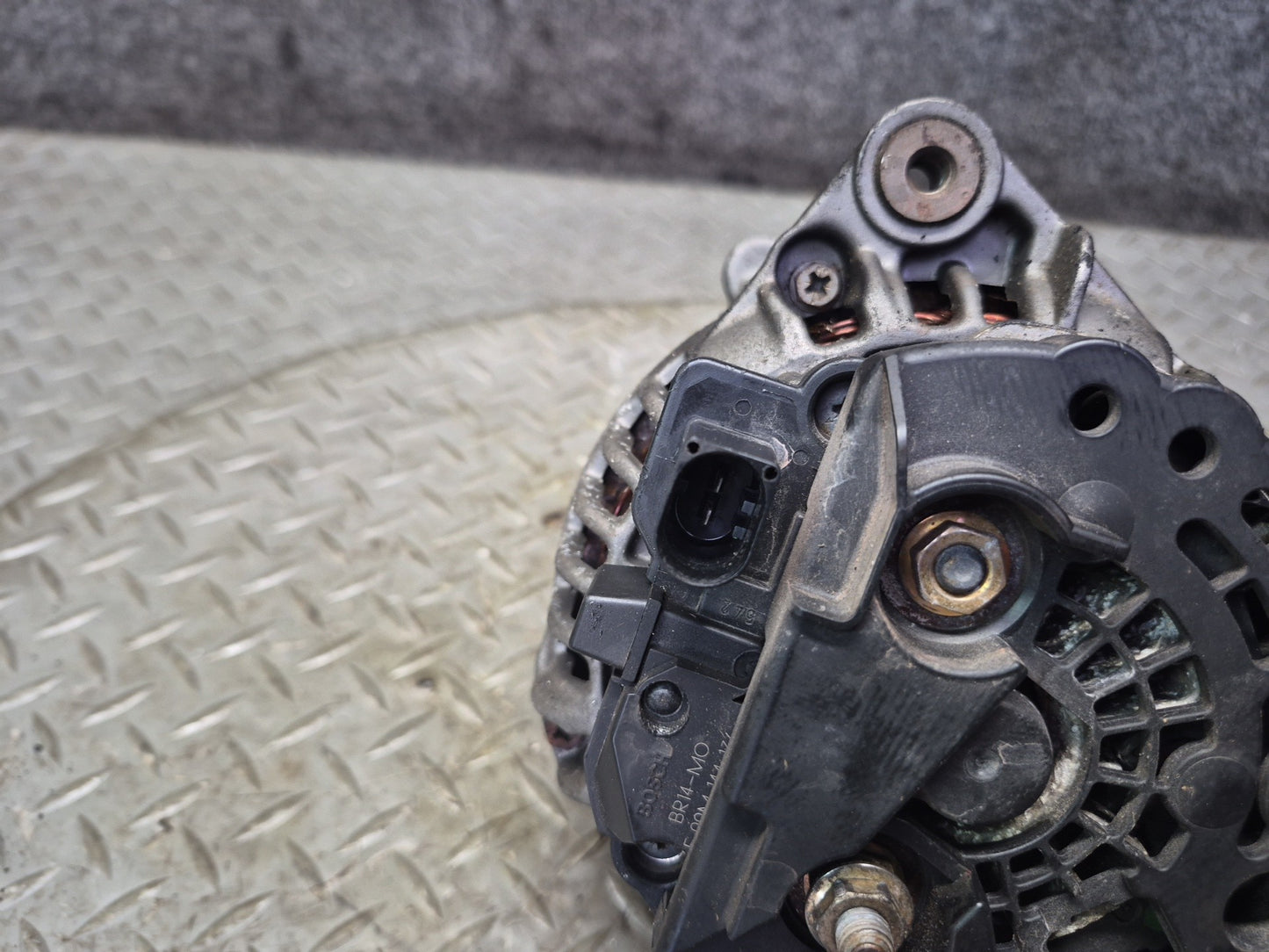 01-03 VW Eurovan T4 2.8L Engine Motor Alternator Generator OEM