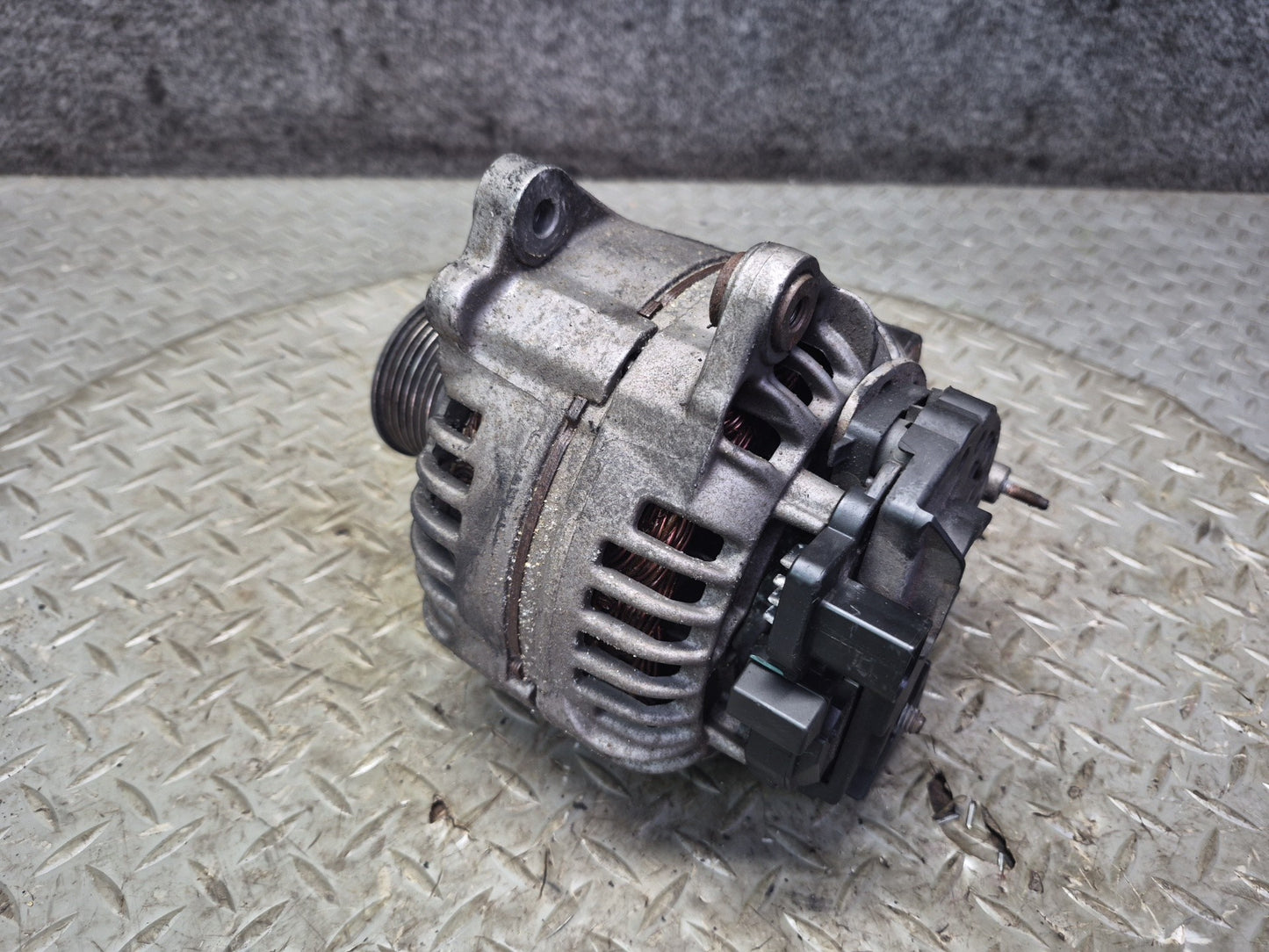 01-03 VW Eurovan T4 2.8L Engine Motor Alternator Generator OEM
