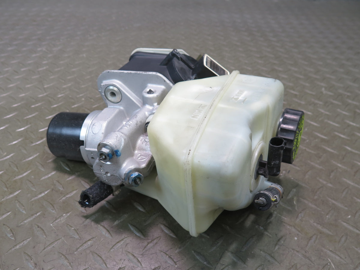 03-08 Mercedes R230 SL55 AMG Master Cylinder Brake Booster w Reservoir OEM