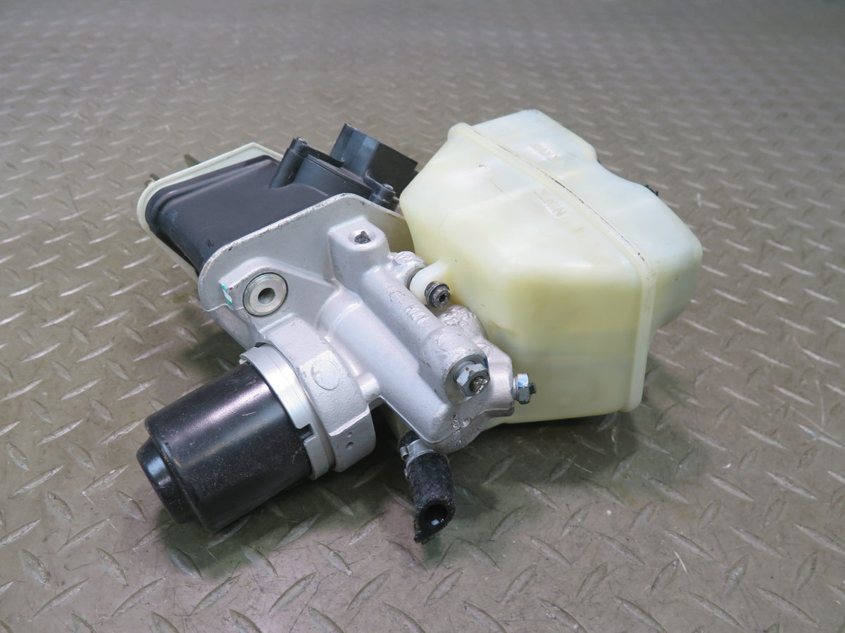 03-08 Mercedes R230 SL55 AMG Master Cylinder Brake Booster w Reservoir OEM
