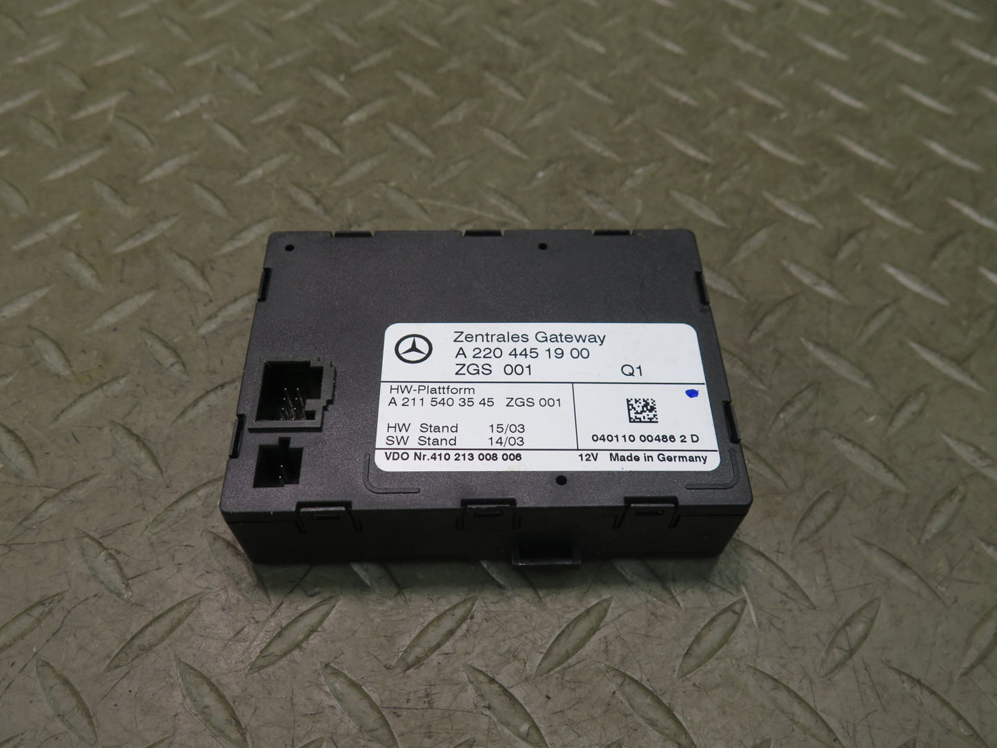 03-06 Mercedes R230 Sl-class Gateway Control Module 2204451900 OEM