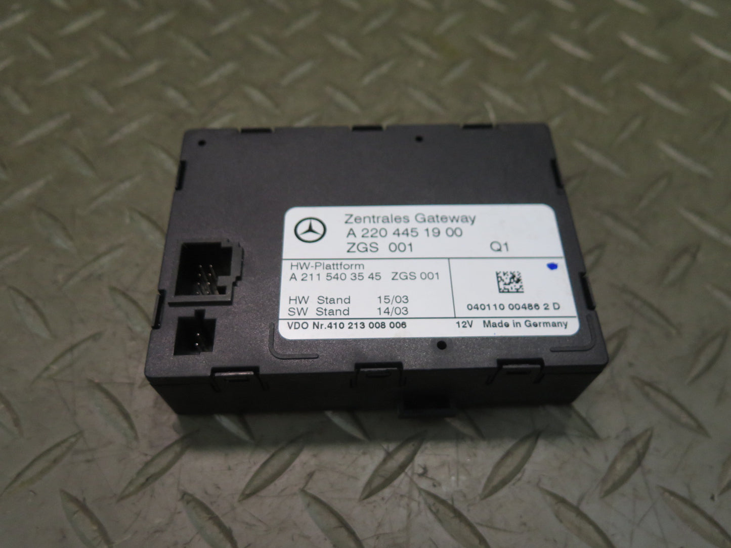 03-06 Mercedes R230 Sl-class Gateway Control Module 2204451900 OEM