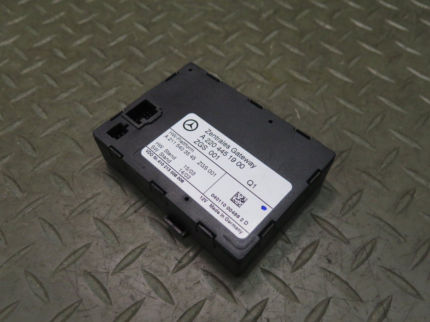03-06 Mercedes R230 Sl-class Gateway Control Module 2204451900 OEM