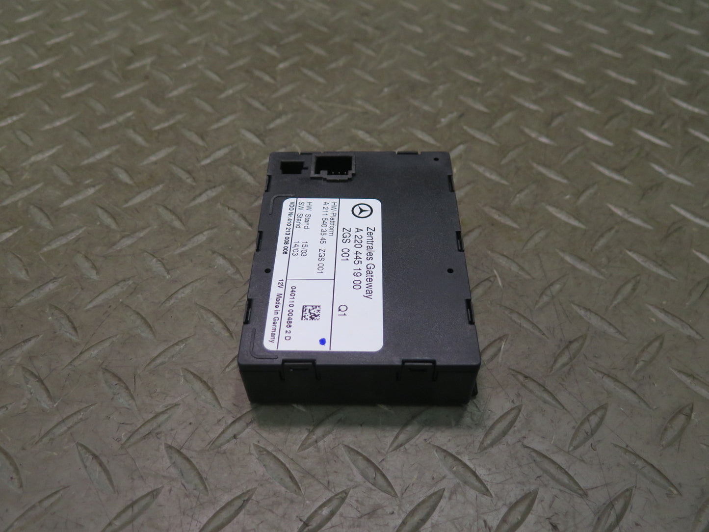 03-06 Mercedes R230 Sl-class Gateway Control Module 2204451900 OEM