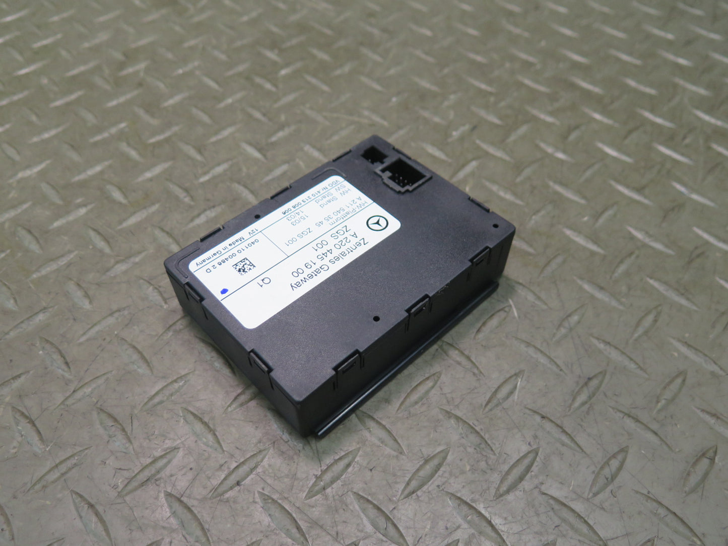 03-06 Mercedes R230 Sl-class Gateway Control Module 2204451900 OEM