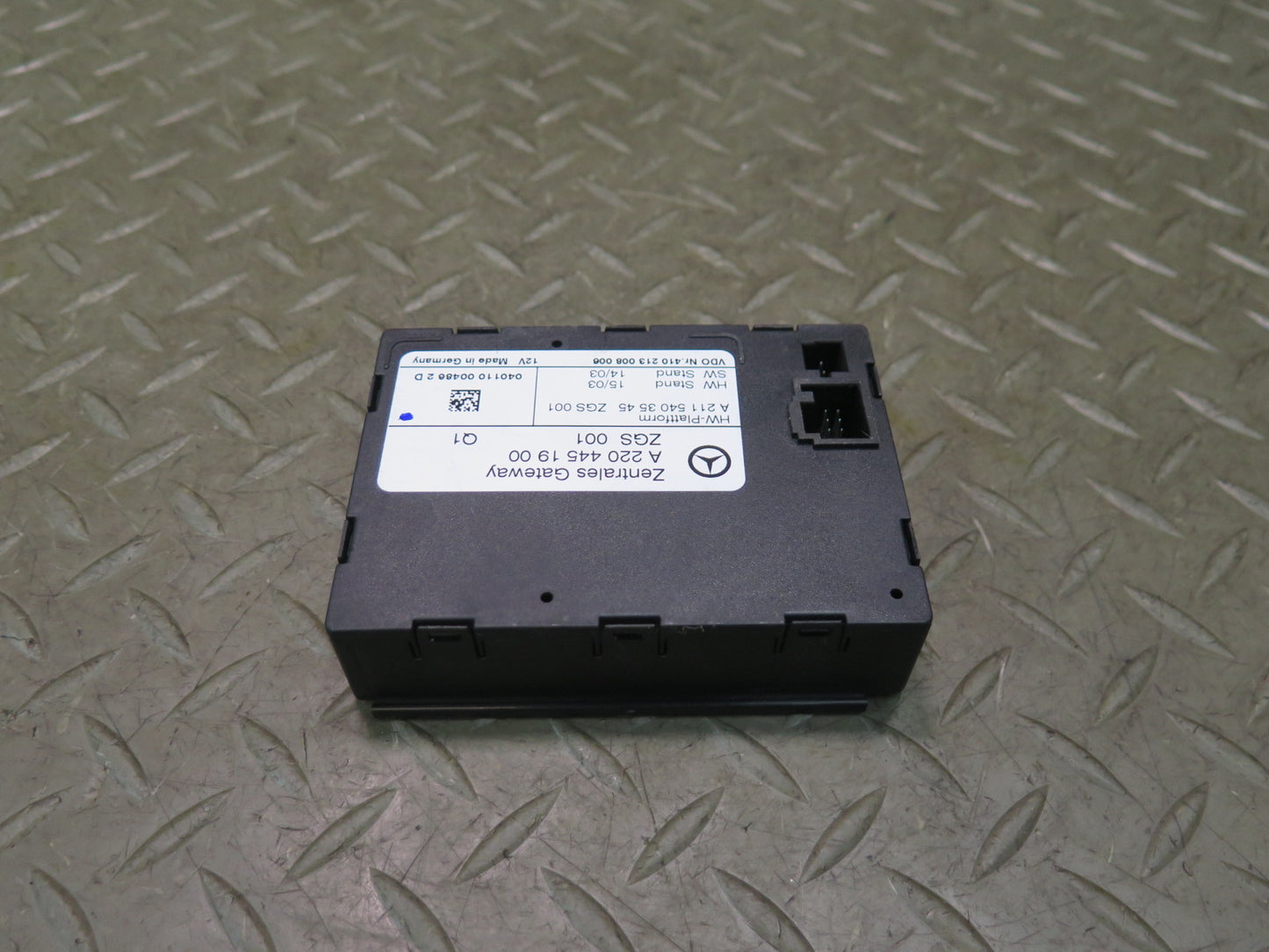 03-06 Mercedes R230 Sl-class Gateway Control Module 2204451900 OEM