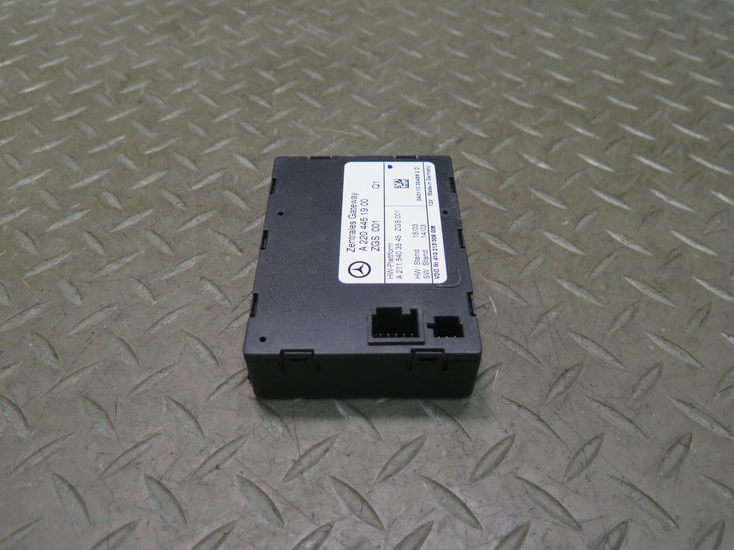 03-06 Mercedes R230 Sl-class Gateway Control Module 2204451900 OEM