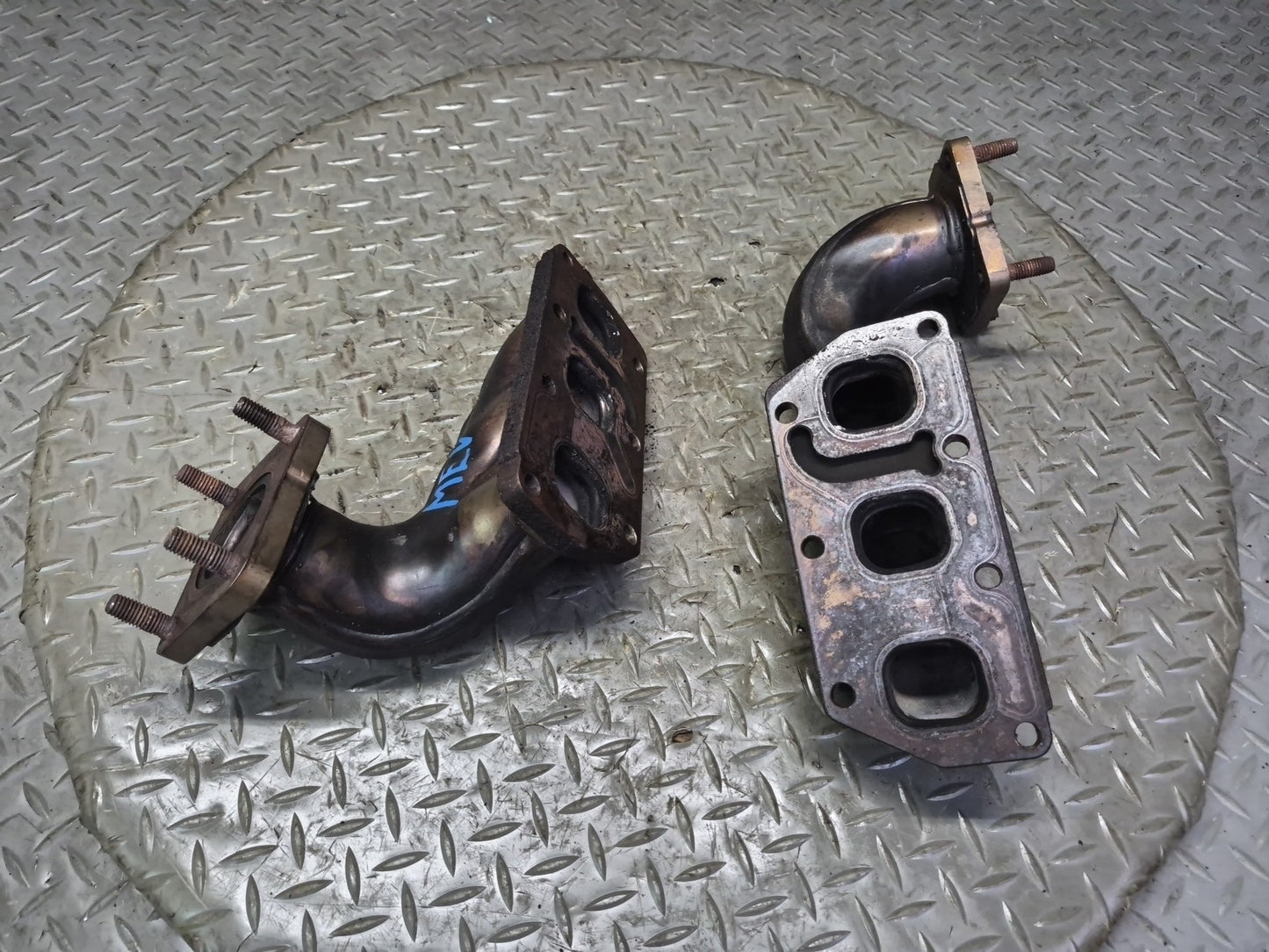 01-03 VW Eurovan T4 2.8L AXK Set of 2 Engine Exhaust Manifold OEM