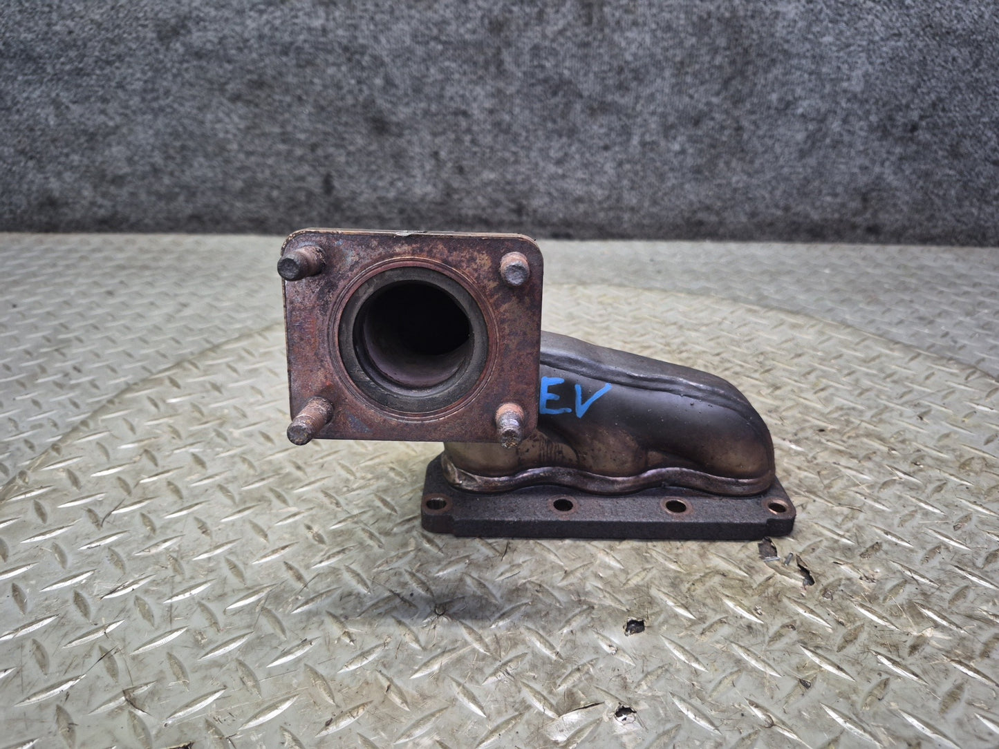 01-03 VW Eurovan T4 2.8L AXK Set of 2 Engine Exhaust Manifold OEM