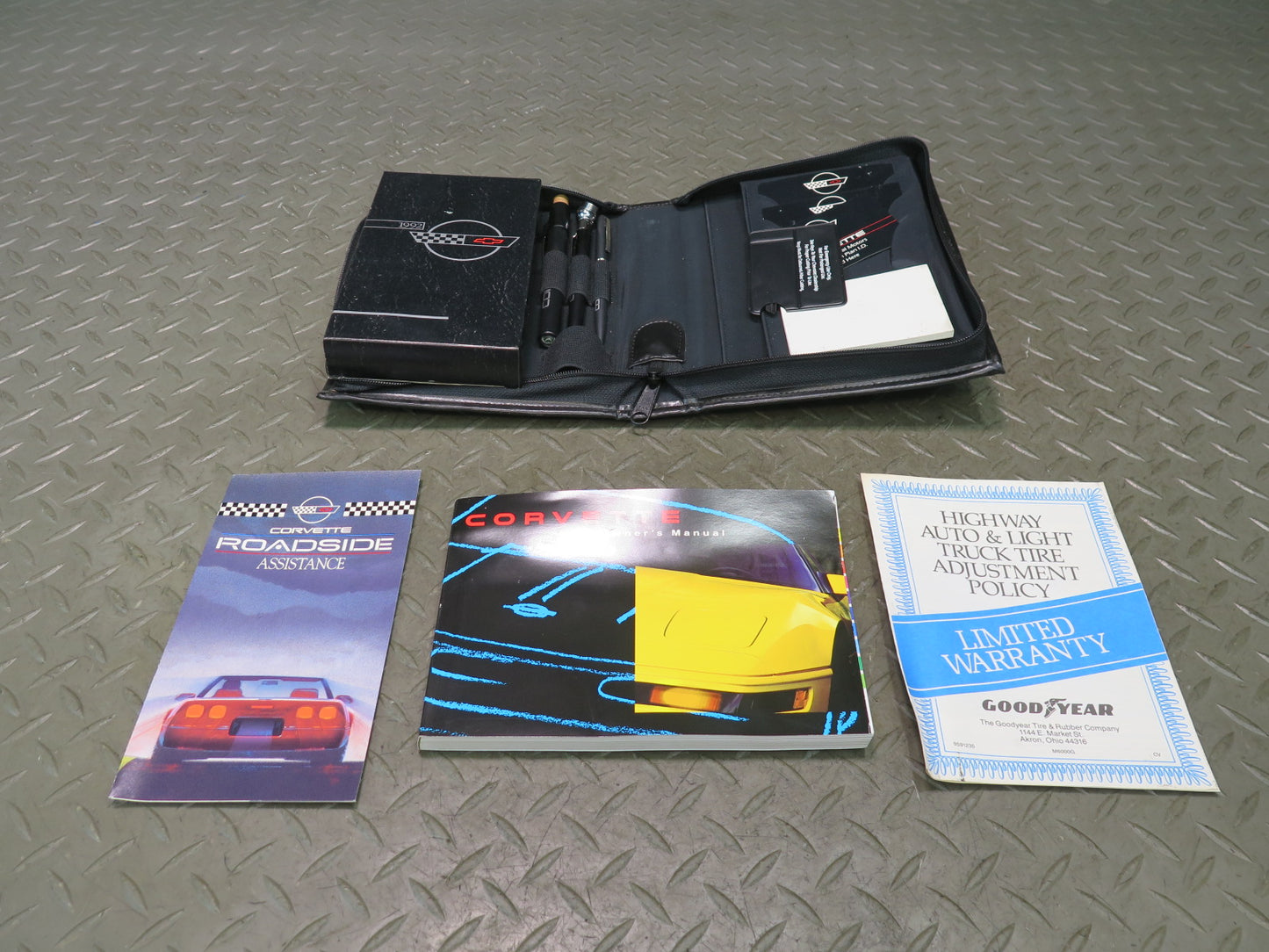 1992 Chevrolet Corvette C4 Owner User Guide Manual Book Flash Light Set w Case