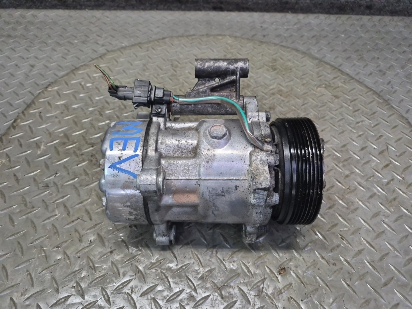 01-03 VW Eurovan T4 2.8L AXK A/C Air Condition Compressor OEM