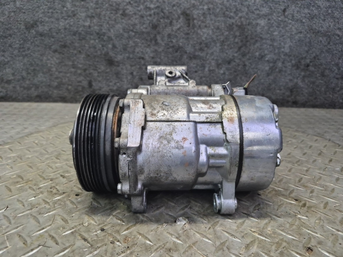 01-03 VW Eurovan T4 2.8L AXK A/C Air Condition Compressor OEM