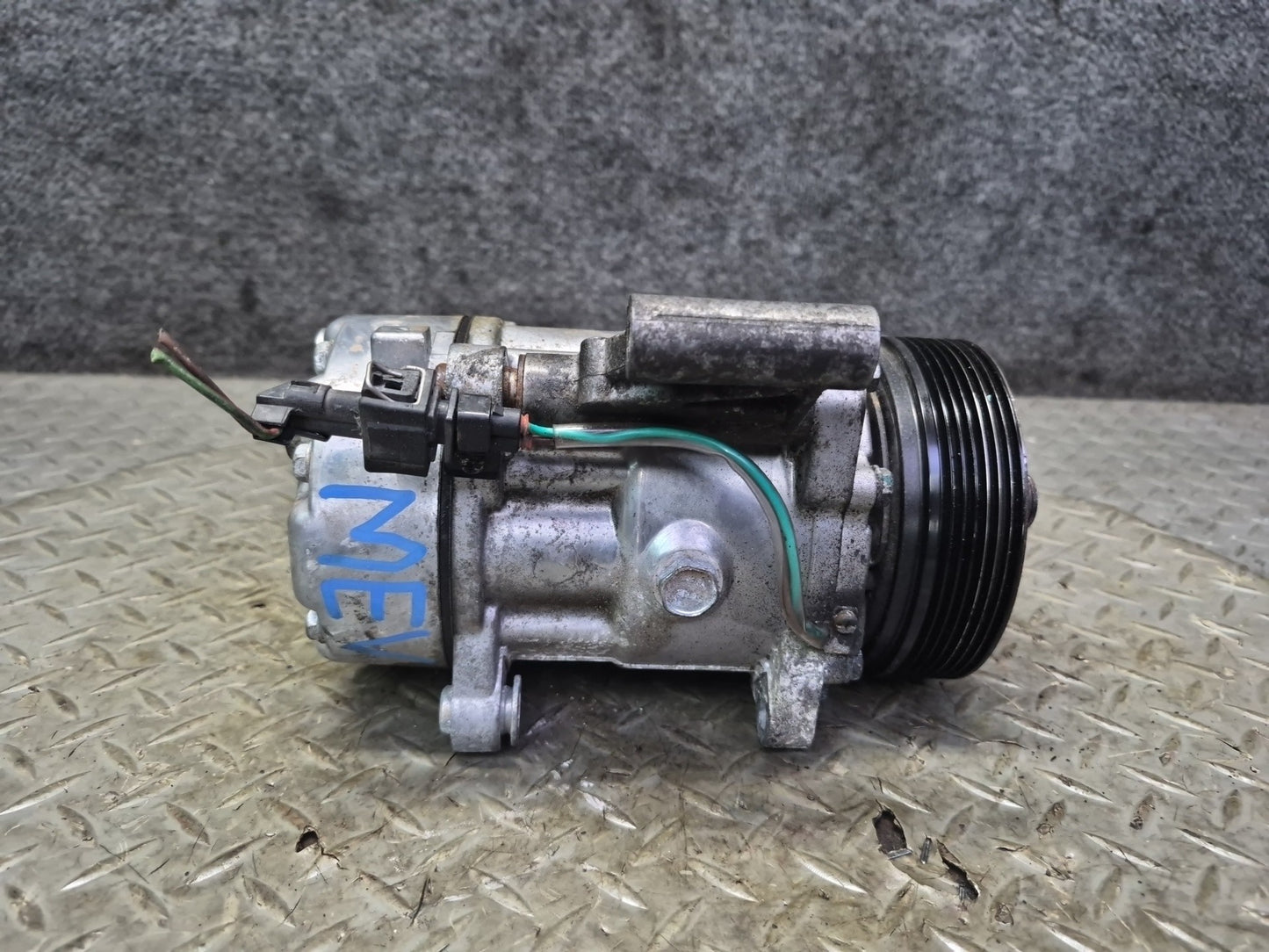 01-03 VW Eurovan T4 2.8L AXK A/C Air Condition Compressor OEM