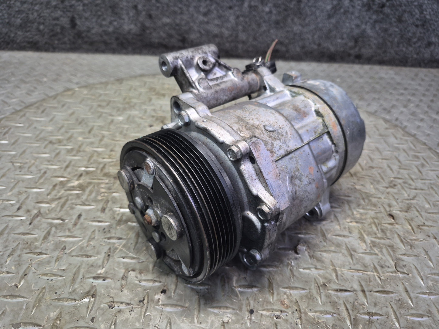 01-03 VW Eurovan T4 2.8L AXK A/C Air Condition Compressor OEM