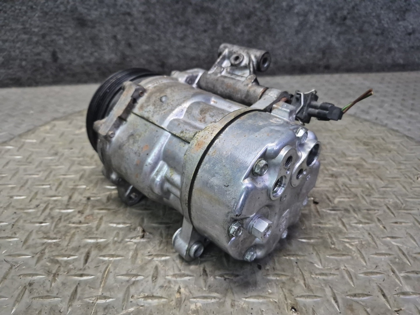 01-03 VW Eurovan T4 2.8L AXK A/C Air Condition Compressor OEM