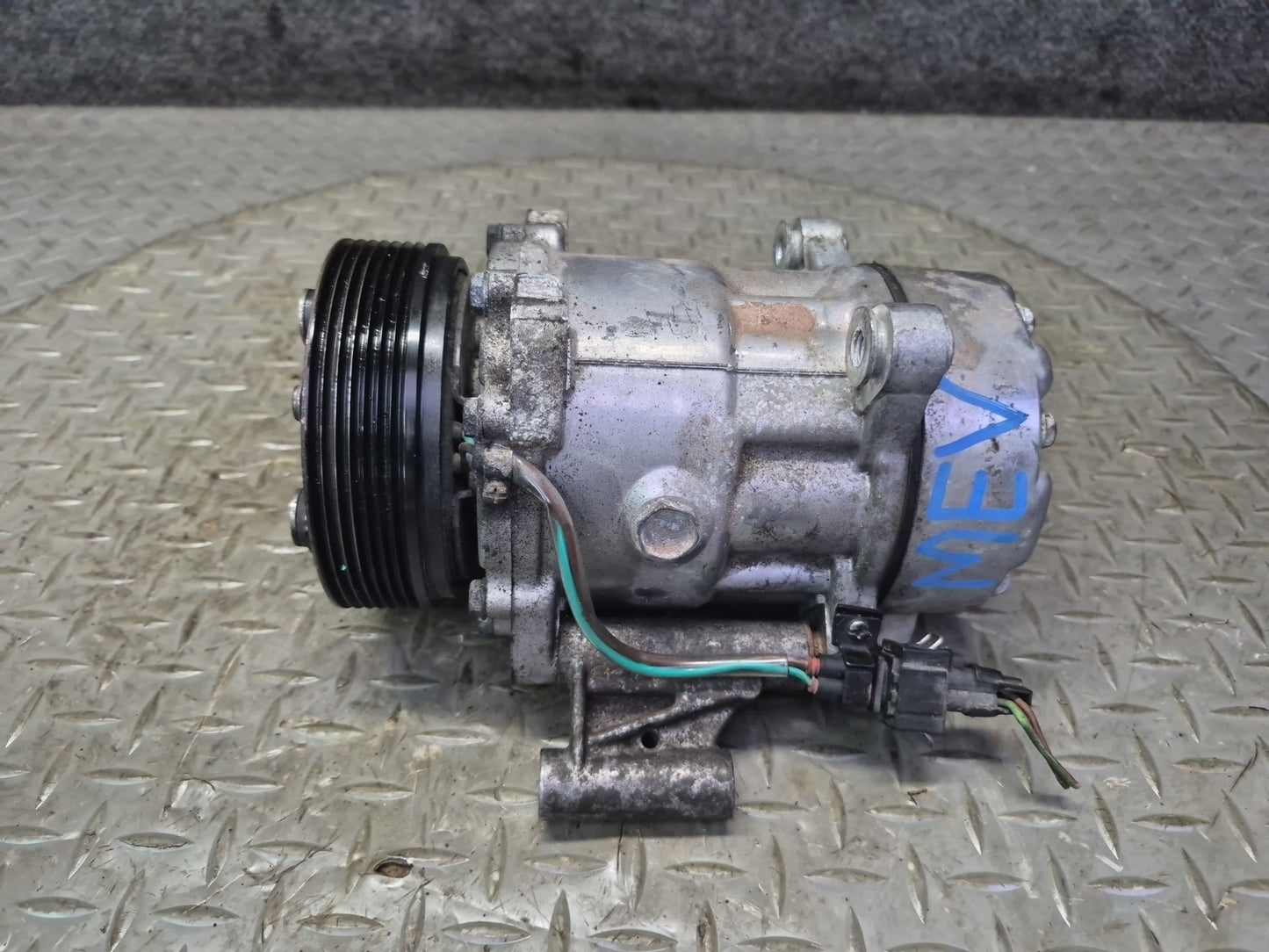 01-03 VW Eurovan T4 2.8L AXK A/C Air Condition Compressor OEM
