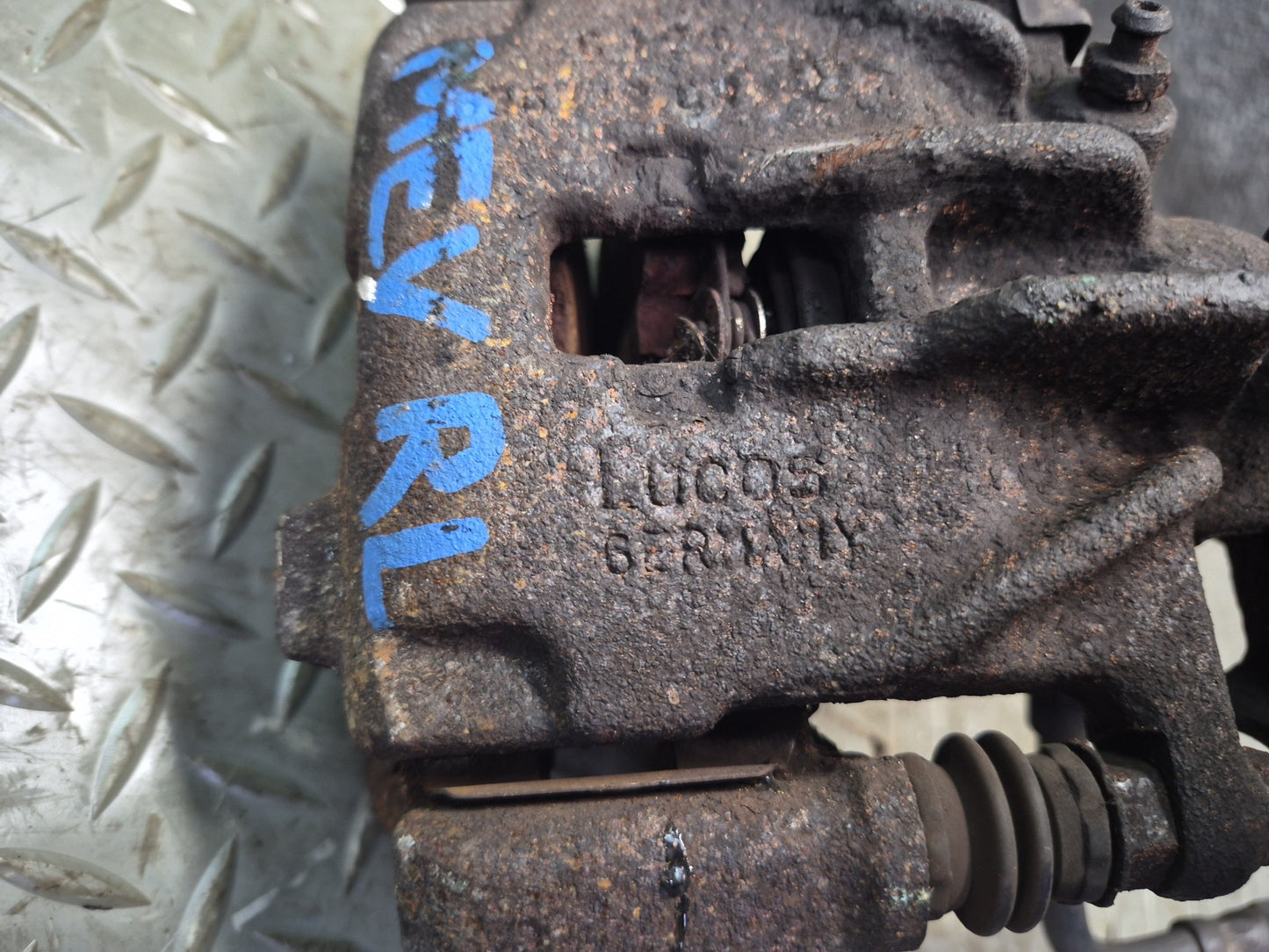 01-03 VW Eurovan T4 2.8L FWD Set of 2 Rear Left & Right Brake Caliper OEM
