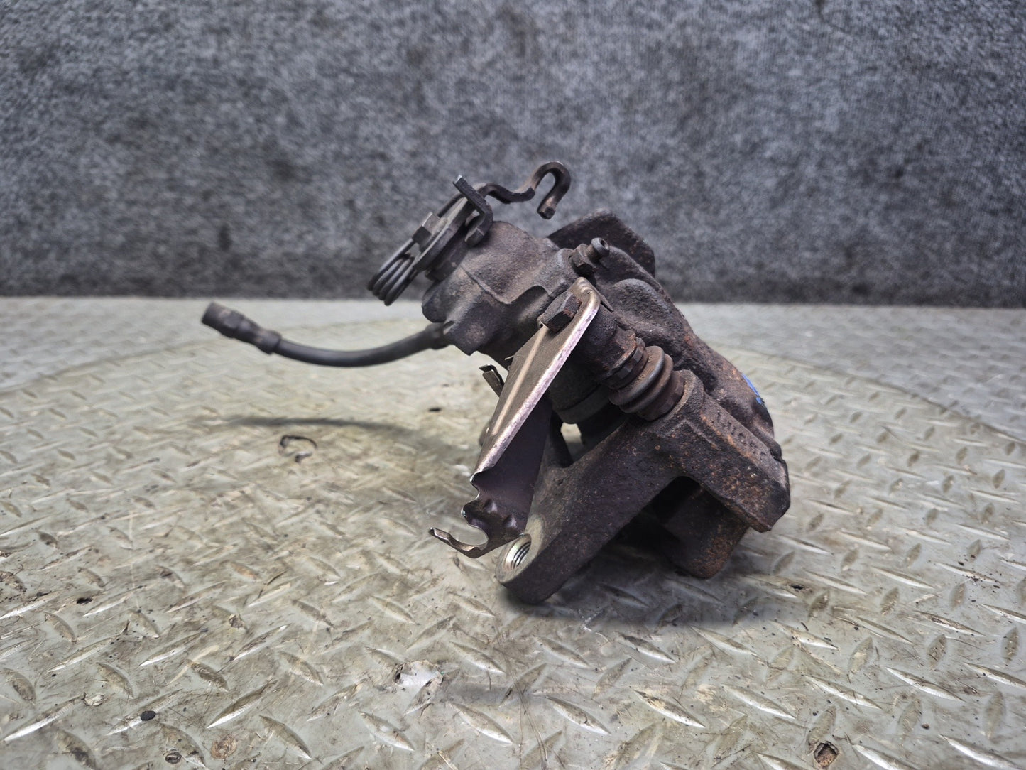 01-03 VW Eurovan T4 2.8L FWD Set of 2 Rear Left & Right Brake Caliper OEM