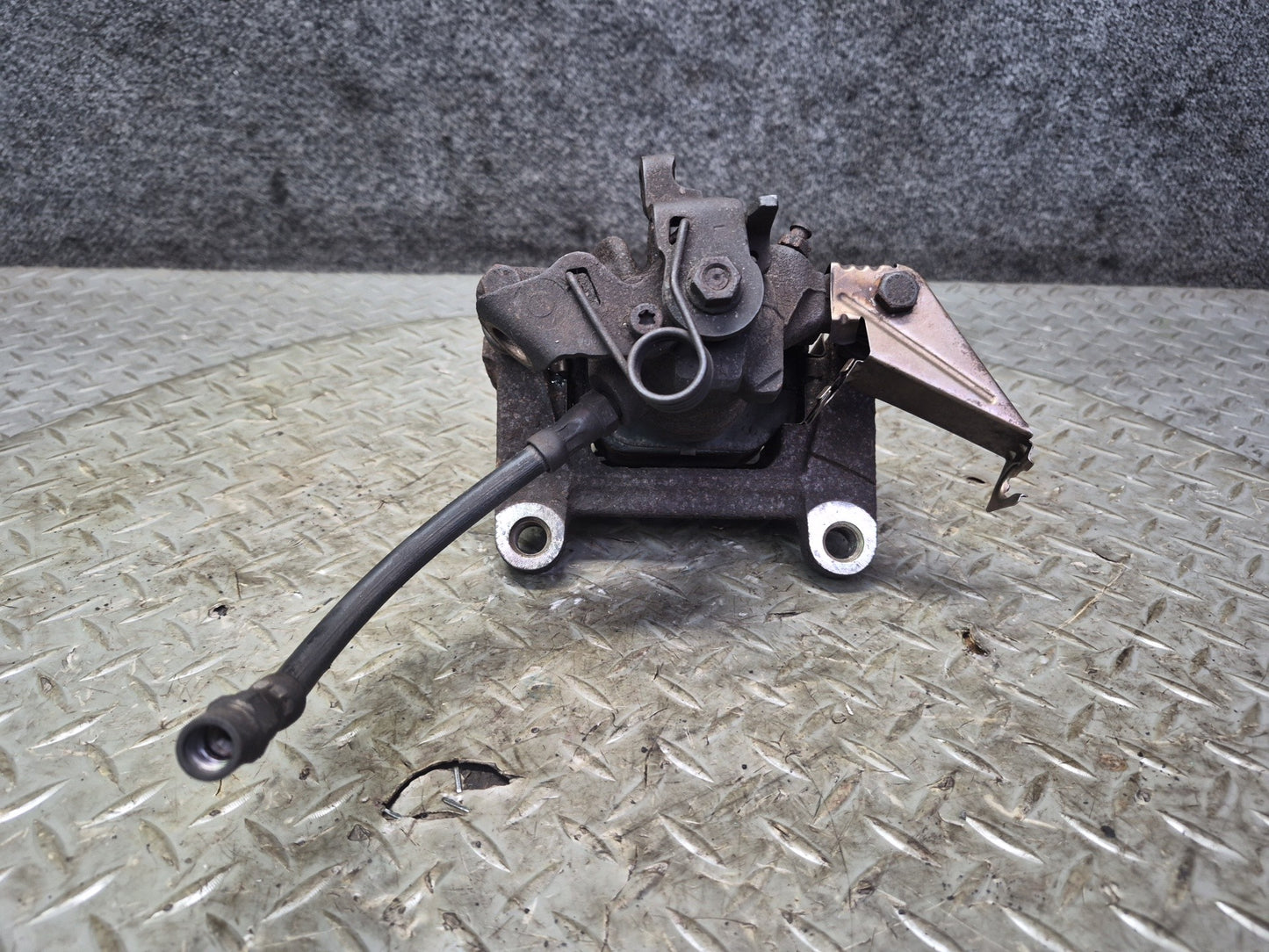 01-03 VW Eurovan T4 2.8L FWD Set of 2 Rear Left & Right Brake Caliper OEM