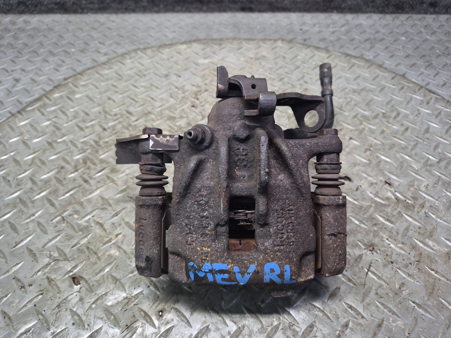 01-03 VW Eurovan T4 2.8L FWD Set of 2 Rear Left & Right Brake Caliper OEM
