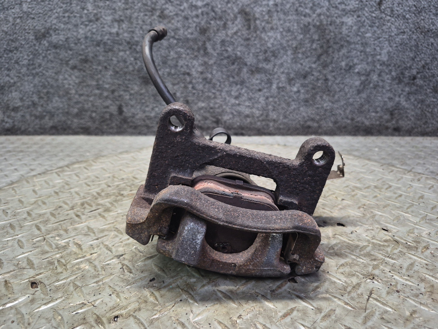 01-03 VW Eurovan T4 2.8L FWD Set of 2 Rear Left & Right Brake Caliper OEM