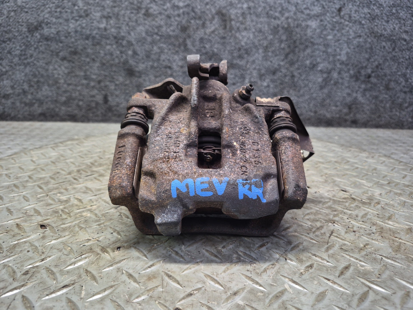 01-03 VW Eurovan T4 2.8L FWD Set of 2 Rear Left & Right Brake Caliper OEM
