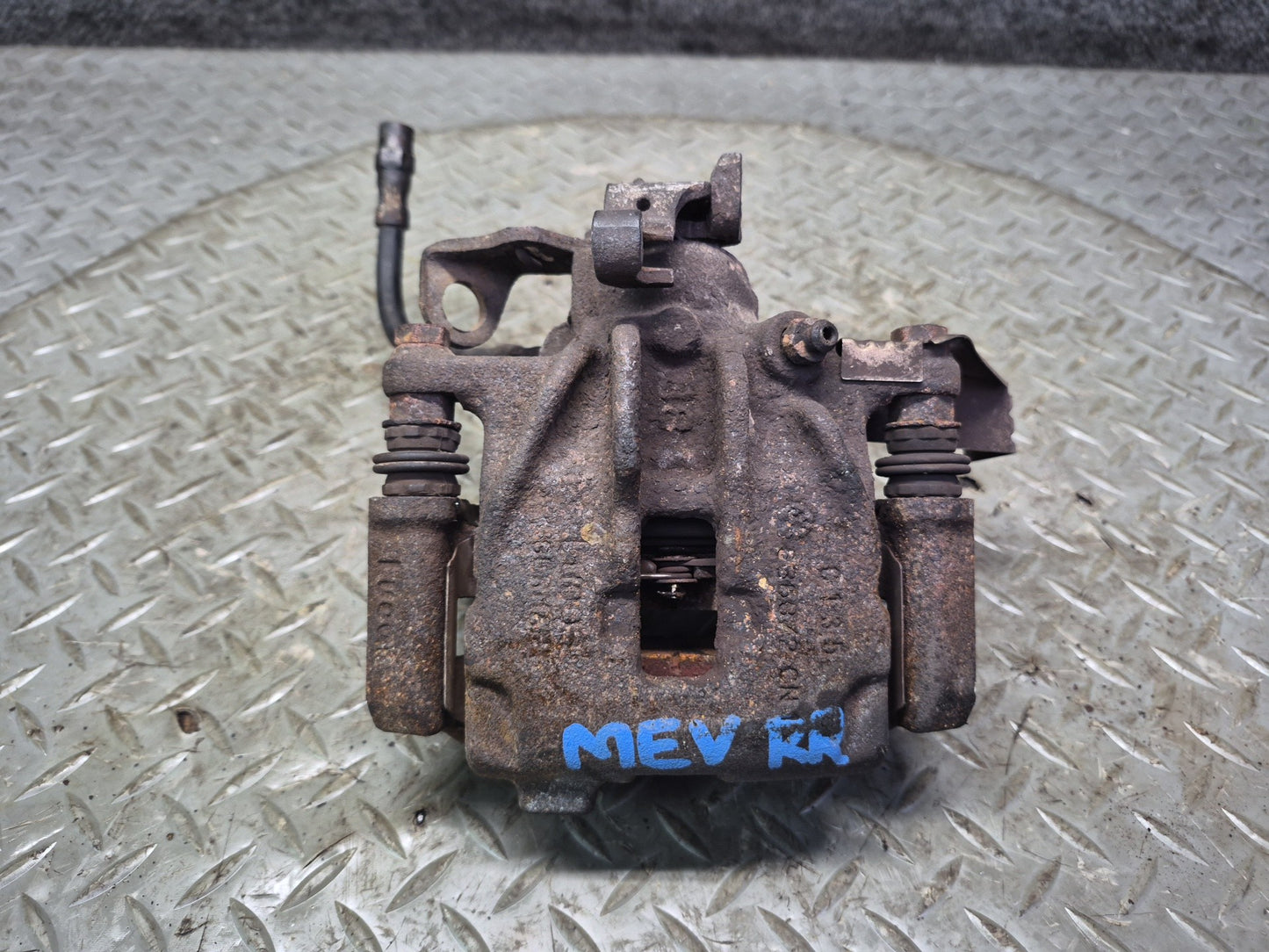 01-03 VW Eurovan T4 2.8L FWD Set of 2 Rear Left & Right Brake Caliper OEM