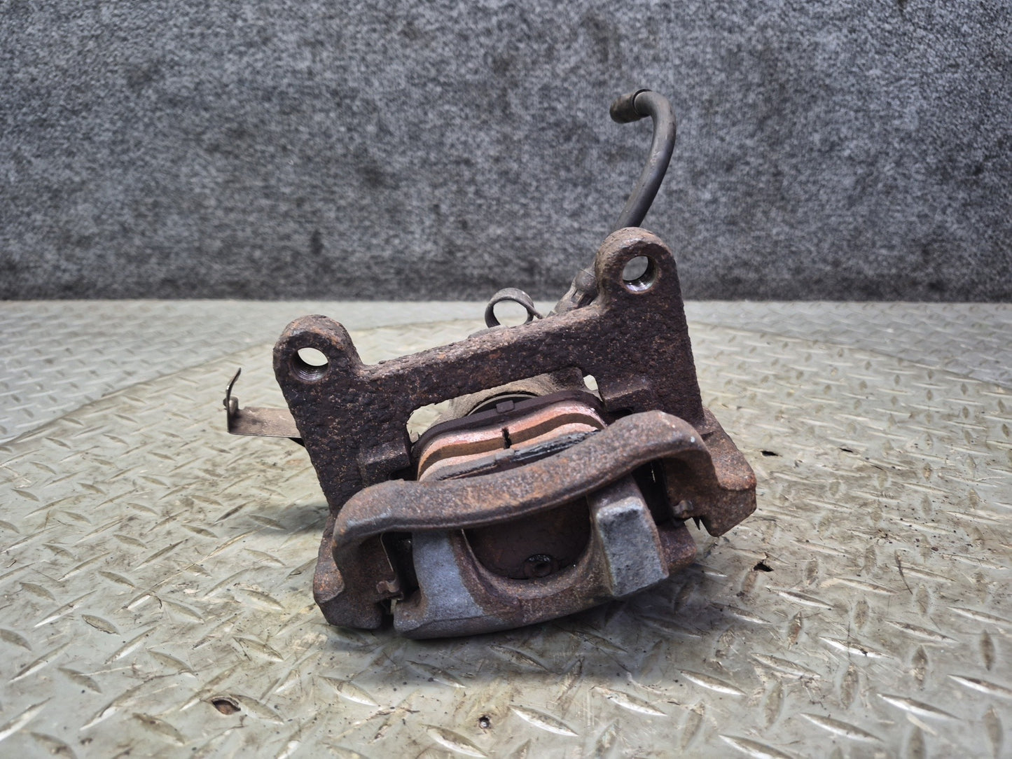 01-03 VW Eurovan T4 2.8L FWD Set of 2 Rear Left & Right Brake Caliper OEM