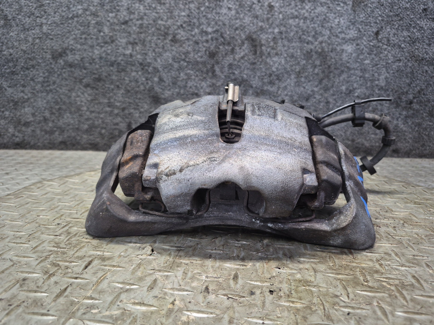 01-03 VW Eurovan T4 2.8L FWD Set of 2 Front Left & Right Brake Caliper 108K OEM