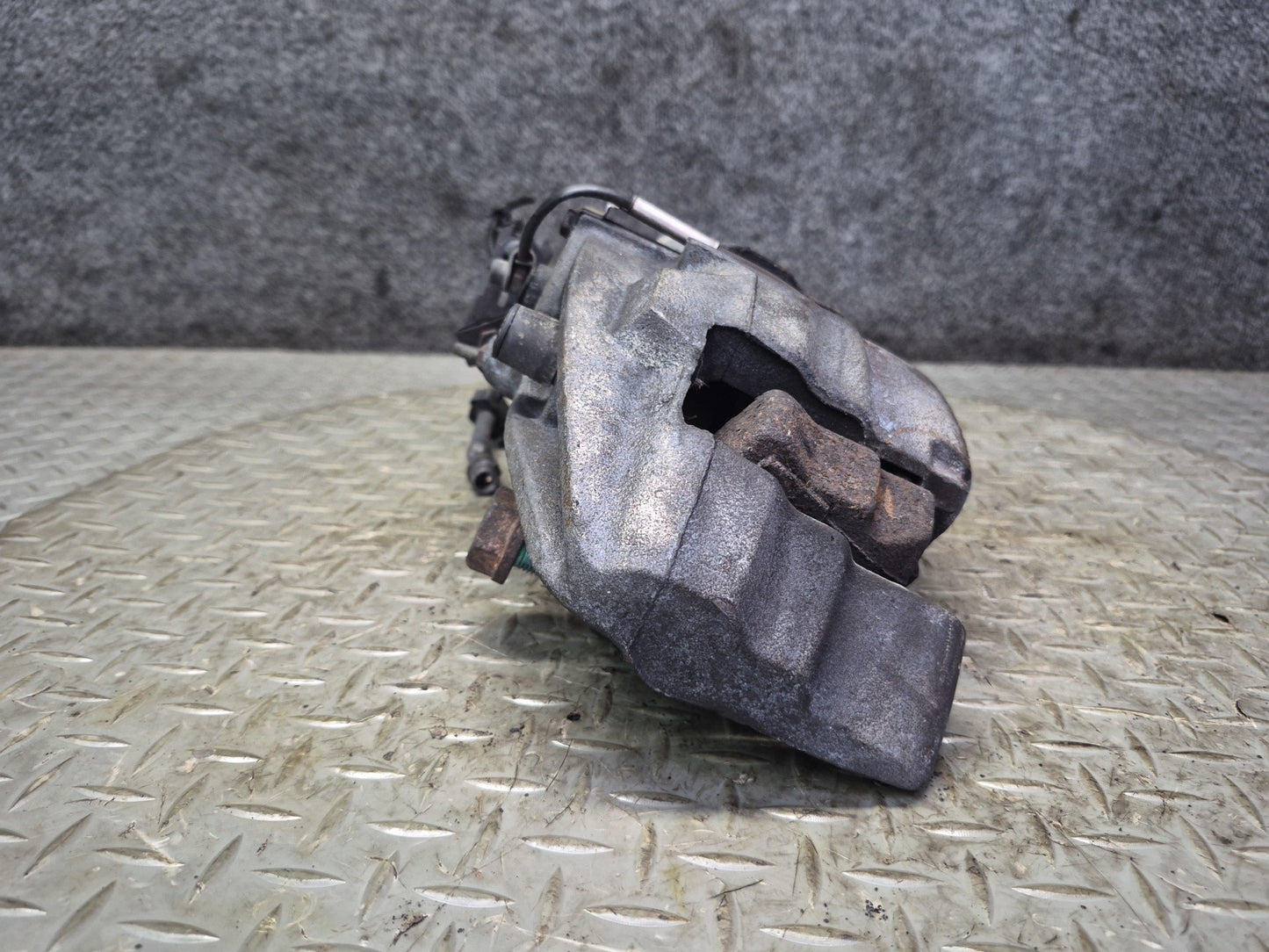 01-03 VW Eurovan T4 2.8L FWD Set of 2 Front Left & Right Brake Caliper 108K OEM