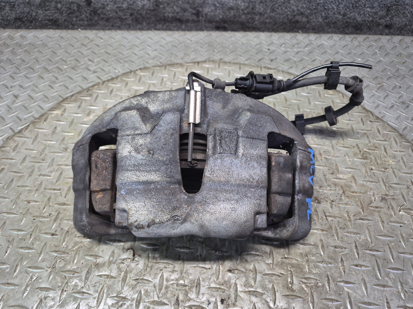 01-03 VW Eurovan T4 2.8L FWD Set of 2 Front Left & Right Brake Caliper 108K OEM